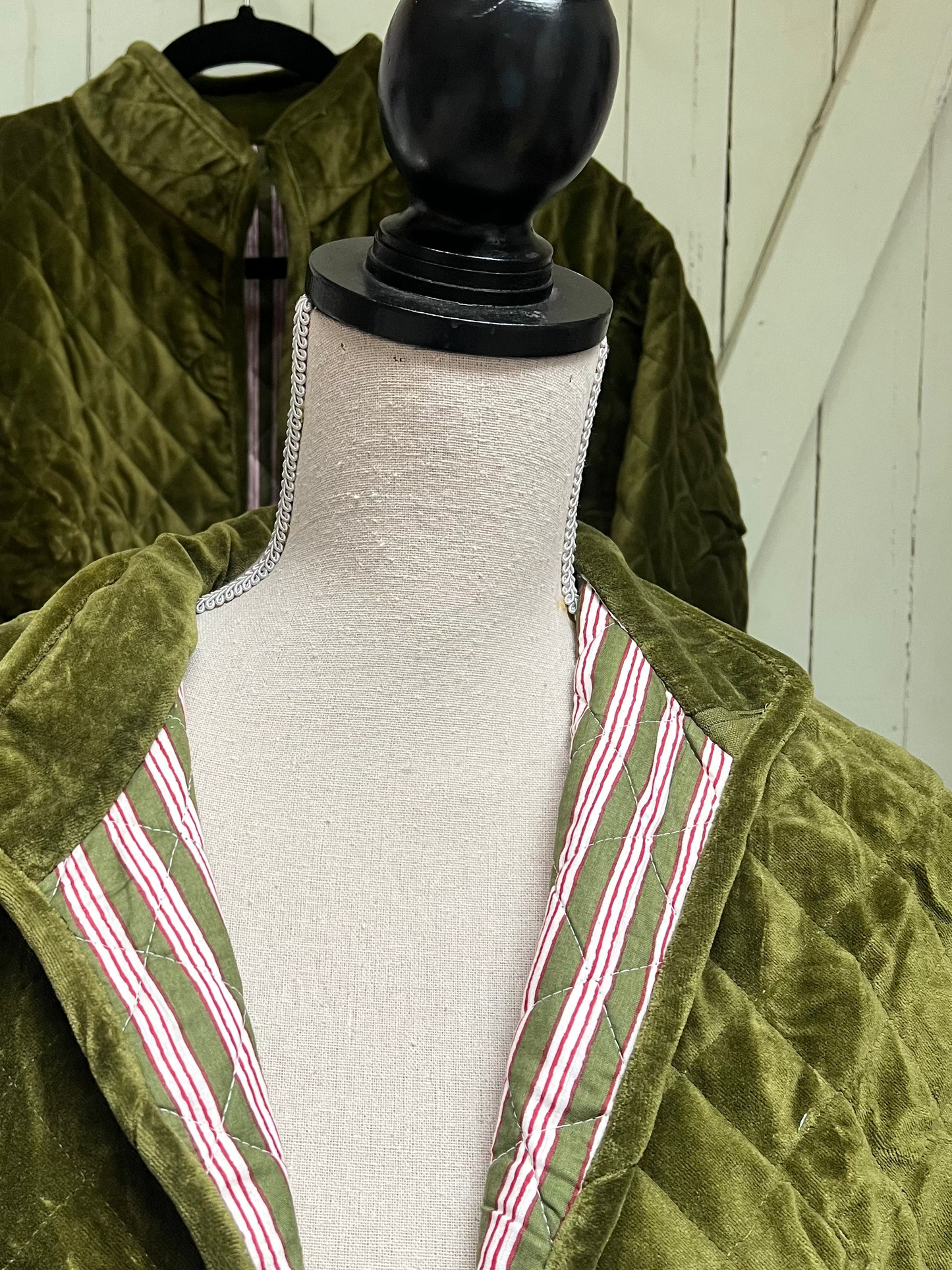 1) Quilted velvet jacket - Olive